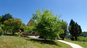 maisondupech carlux piscine vers maison